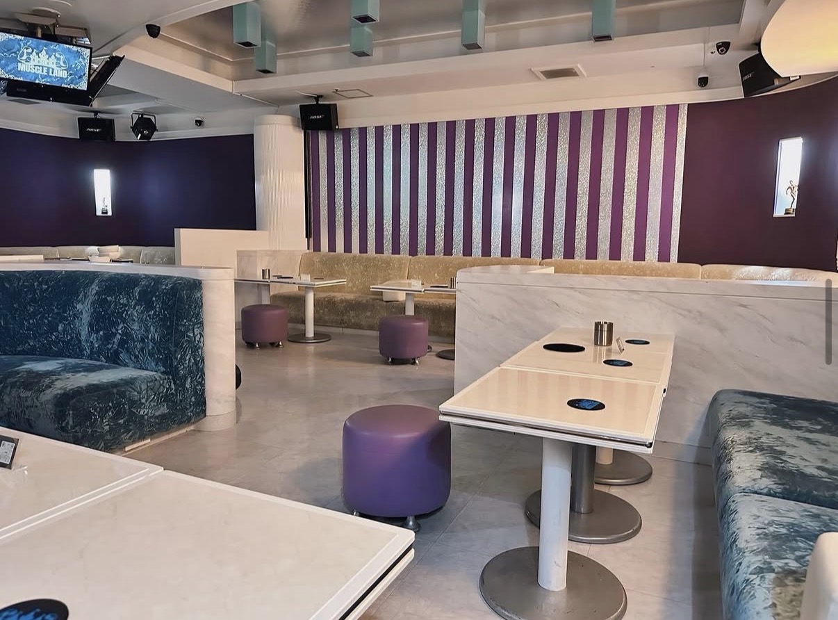 歌舞伎町店内 1